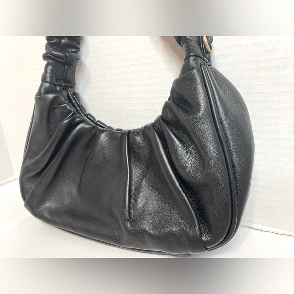 Urban Expressions- Ruched Black Handbag - Picture 3 of 8